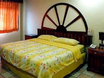 Hotel Esmeralda Poza Rica Ngoại thất bức ảnh